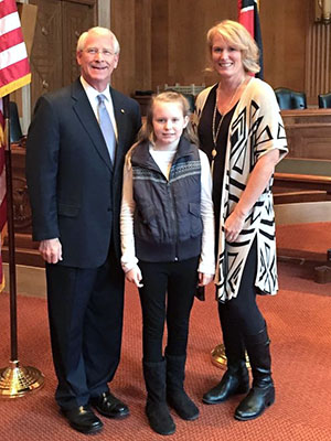 Senator Roger Wicker and Chloe and Amanda Vizier